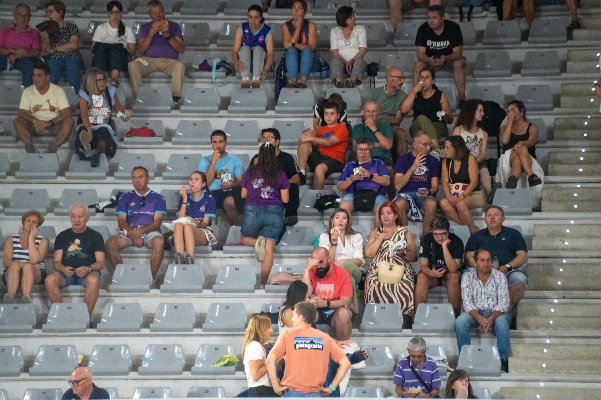 Búscate en las gradas del Súper Agropal Palencia-UEMC Valladolid