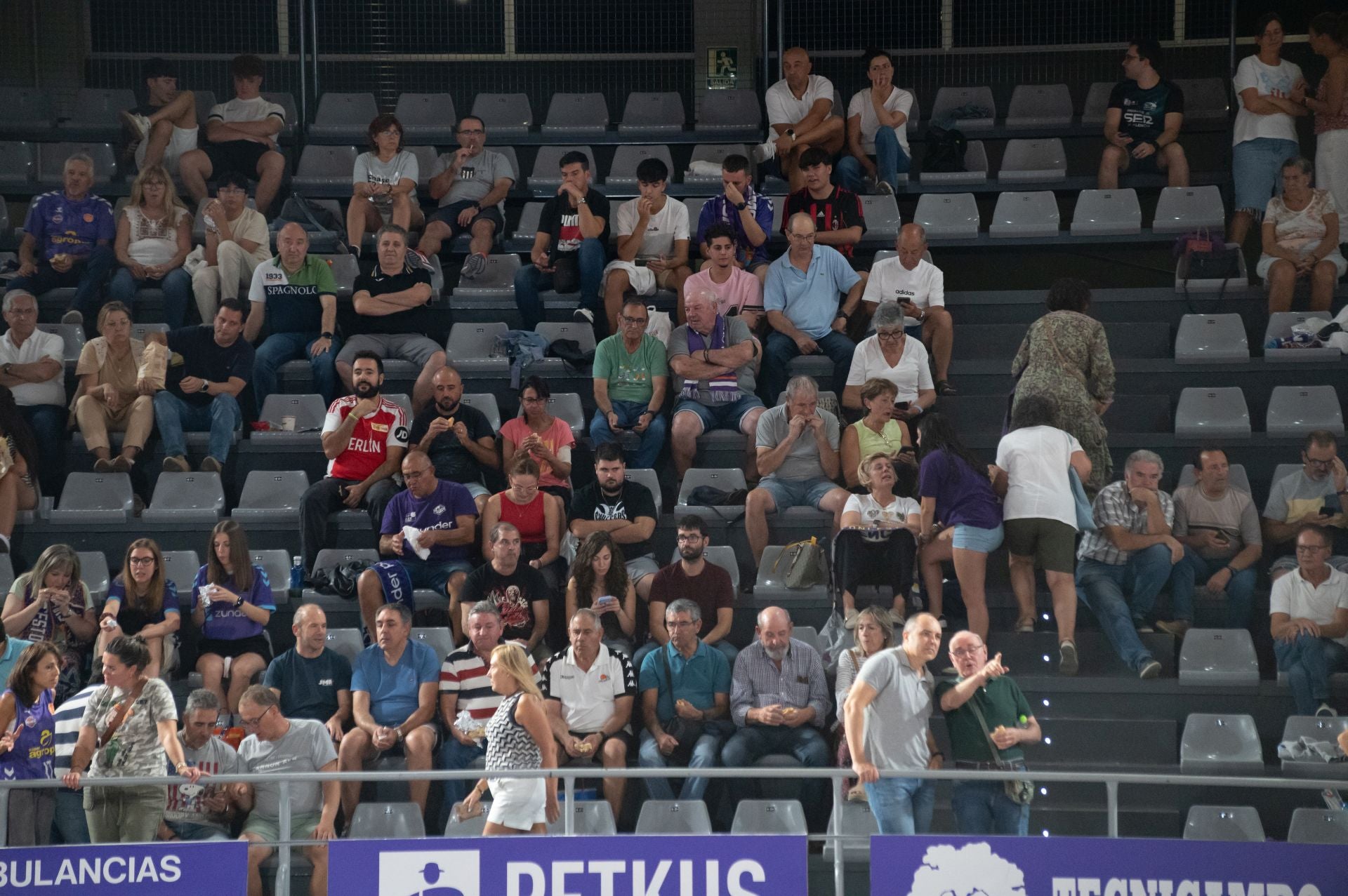 Búscate en las gradas del Súper Agropal Palencia-UEMC Valladolid