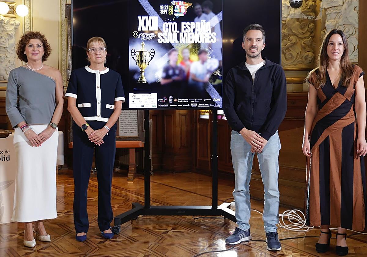 Mayte Martínez, Victoria Barcina, y Diego García, en la presentación de la prueba.