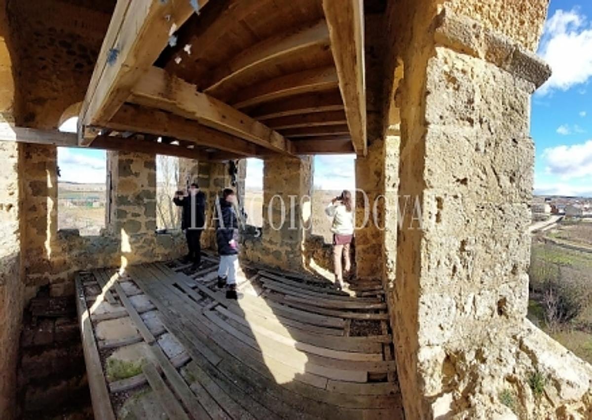 Imagen secundaria 1 - Campanario a la venta en en Quintana de Rueda, Valdepolo (León).