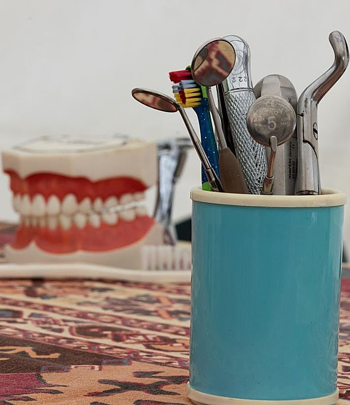 Imagen secundaria 2 - La salud sale a la calle en La Cistérniga: de los primeros auxilios al cuidado bucodental