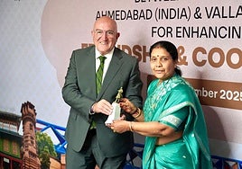 Carnero sella el hermanamiento de la ciudad de Valladolid con Ahmedabad.