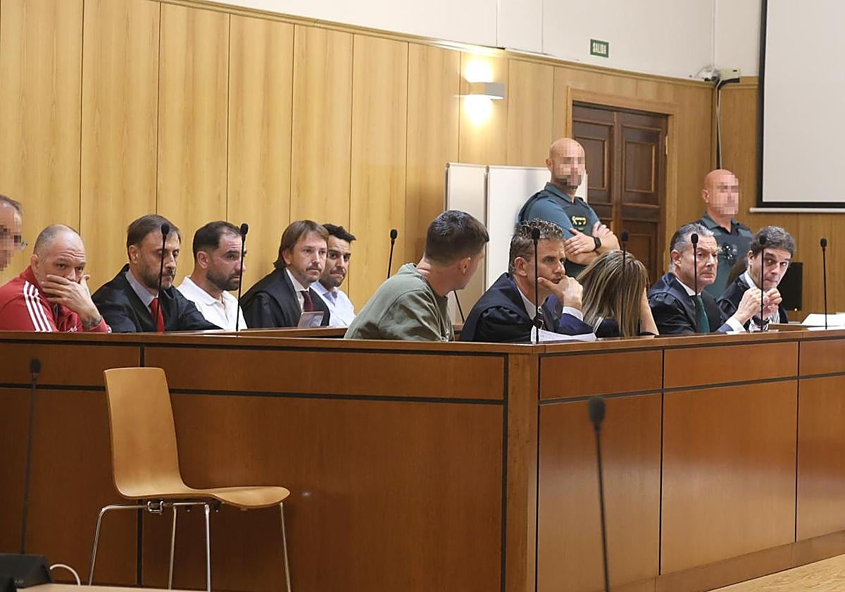 Los acusados de la operación 'Almendro', durante la primera vista del juicio, este miércoles.