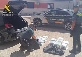 Detenido tras ser sorprendido en Salamanca con casi 77 kilos de hachís ocultos el coche