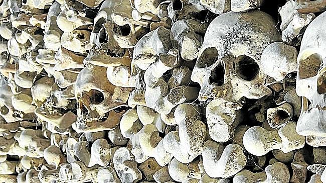 ¿Qué pueblo de Valladolid cuenta con el osario más grande de España?