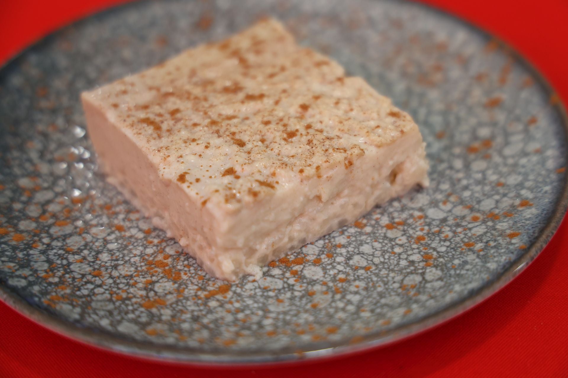 El postre, tarta de arroz con leche con un toque de canela.