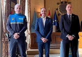 El jefe de la Policía Local, el concejal de Seguridad y el alcalde de Segovia.