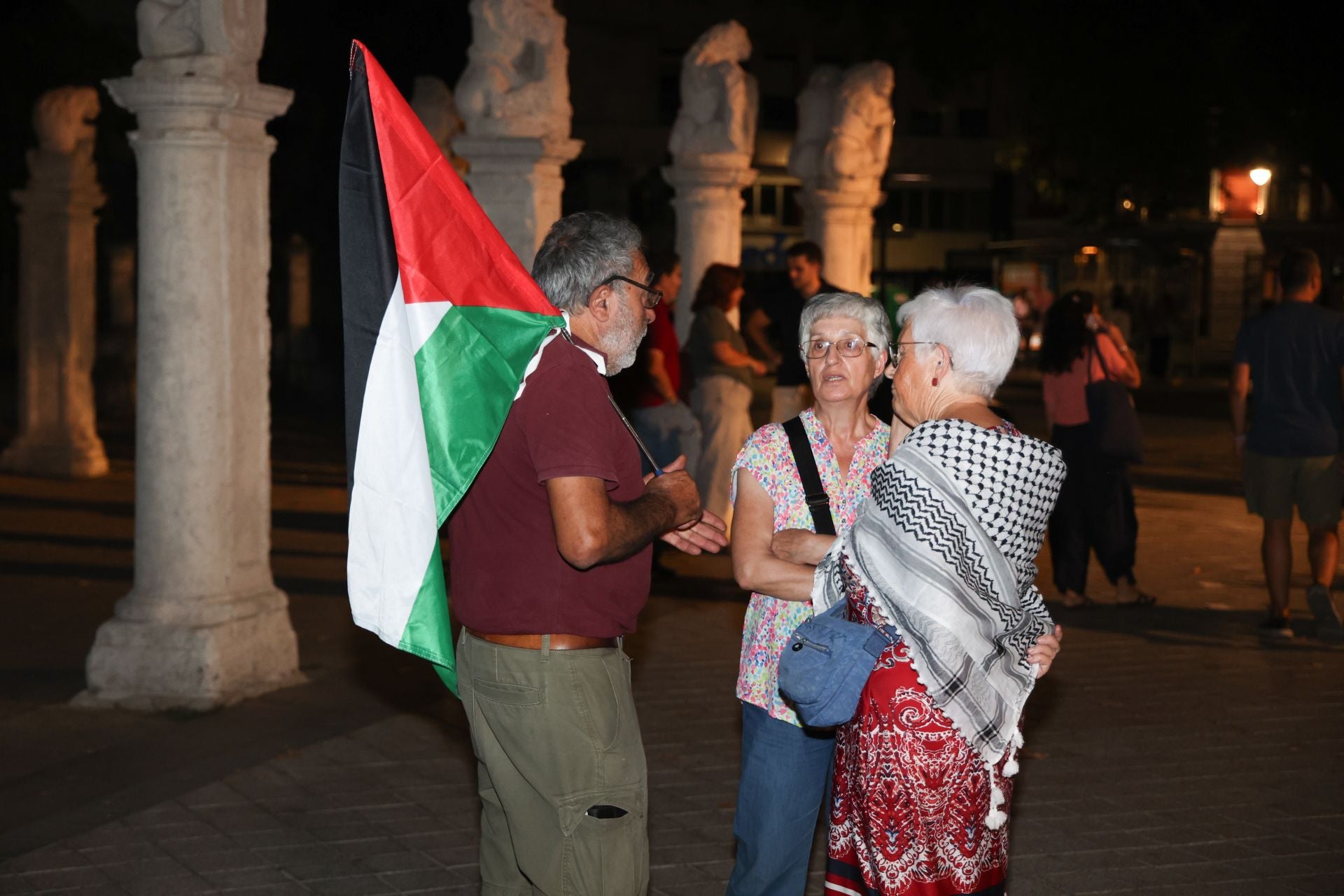 Las imágenes de la primera concentracion a favor de Palestina tras La Vuelta