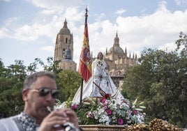 La Virgen de la Fuencisla, en su subida a la Catedral