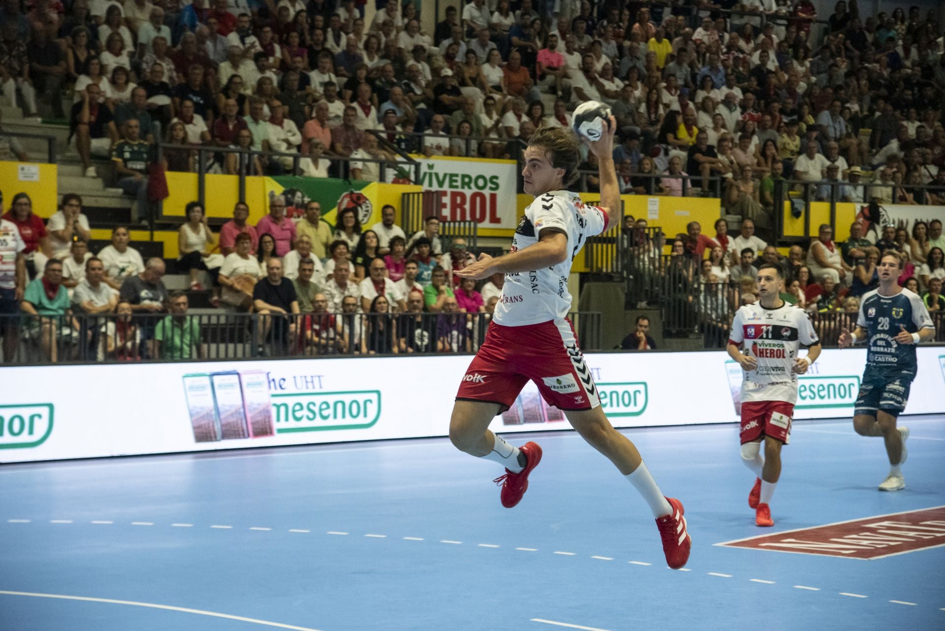 Fotos del triunfo del Balonmano Nava ante el Cangas