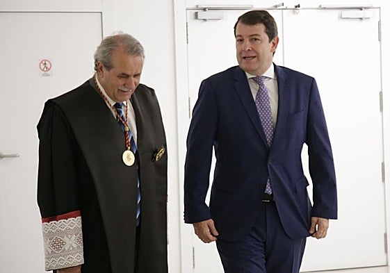 El presidente del Consejo Consultivo, Agustín Sánchez de Vega, junto al presidente Alfonso Fernández Mañueco, en una imagen de archivo