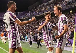 Juanmi Latasa celebra su tanto de penalti ante el Almería de la pasada semana.