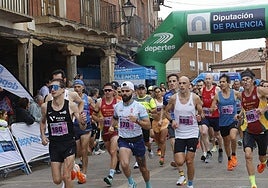 Salida de la carrera, este domingo en Becerril de Campos.