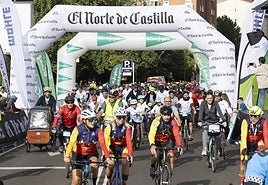 Salida de la marcha del Día de la Bici