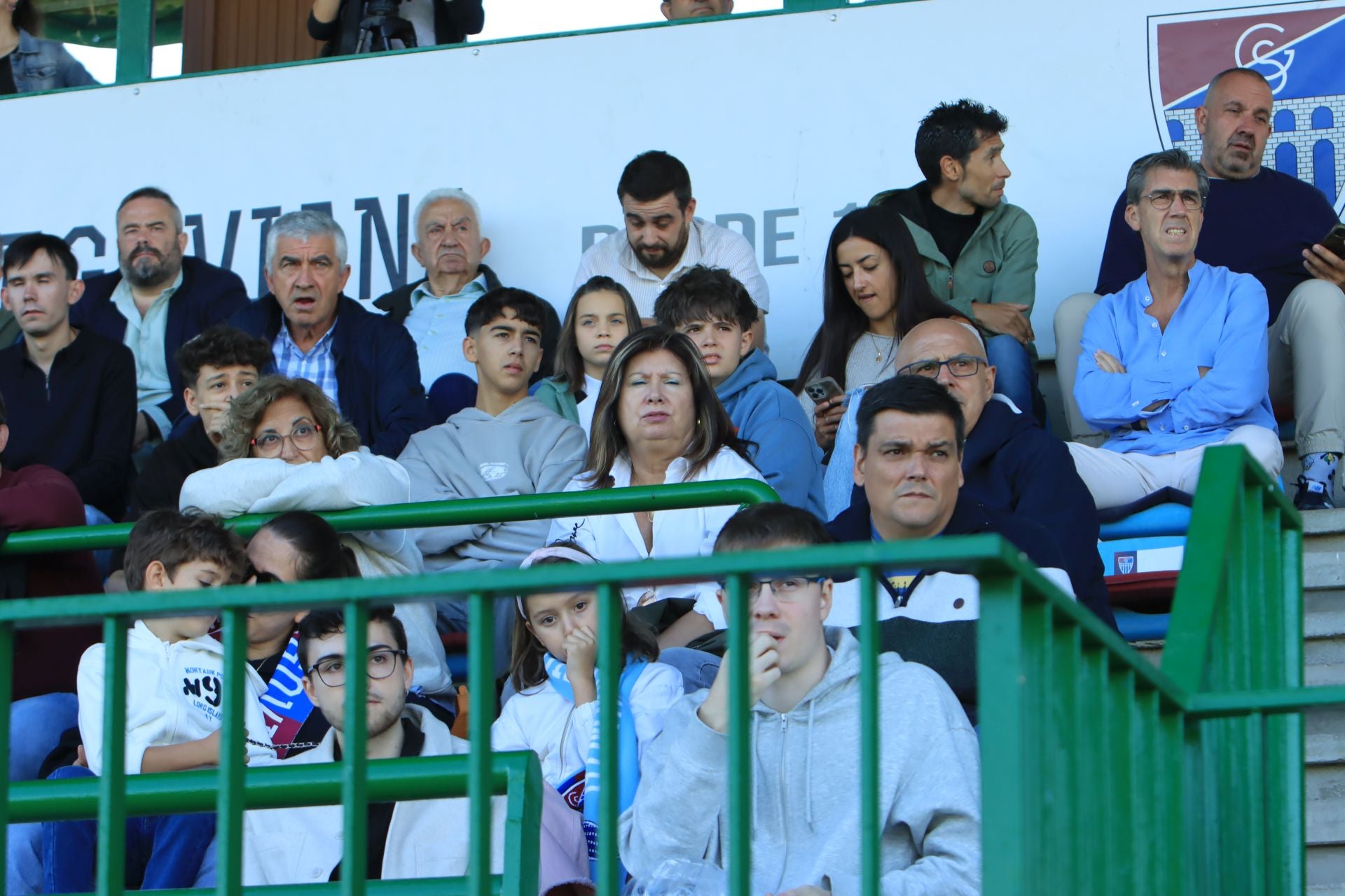 Búscate en las gradas de La Albuera durante el triunfo de la Segoviana