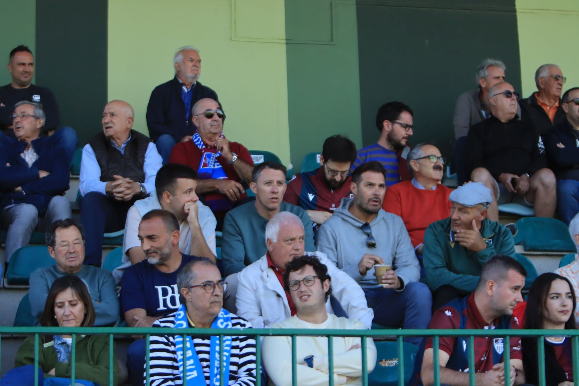 Búscate en las gradas de La Albuera durante el triunfo de la Segoviana