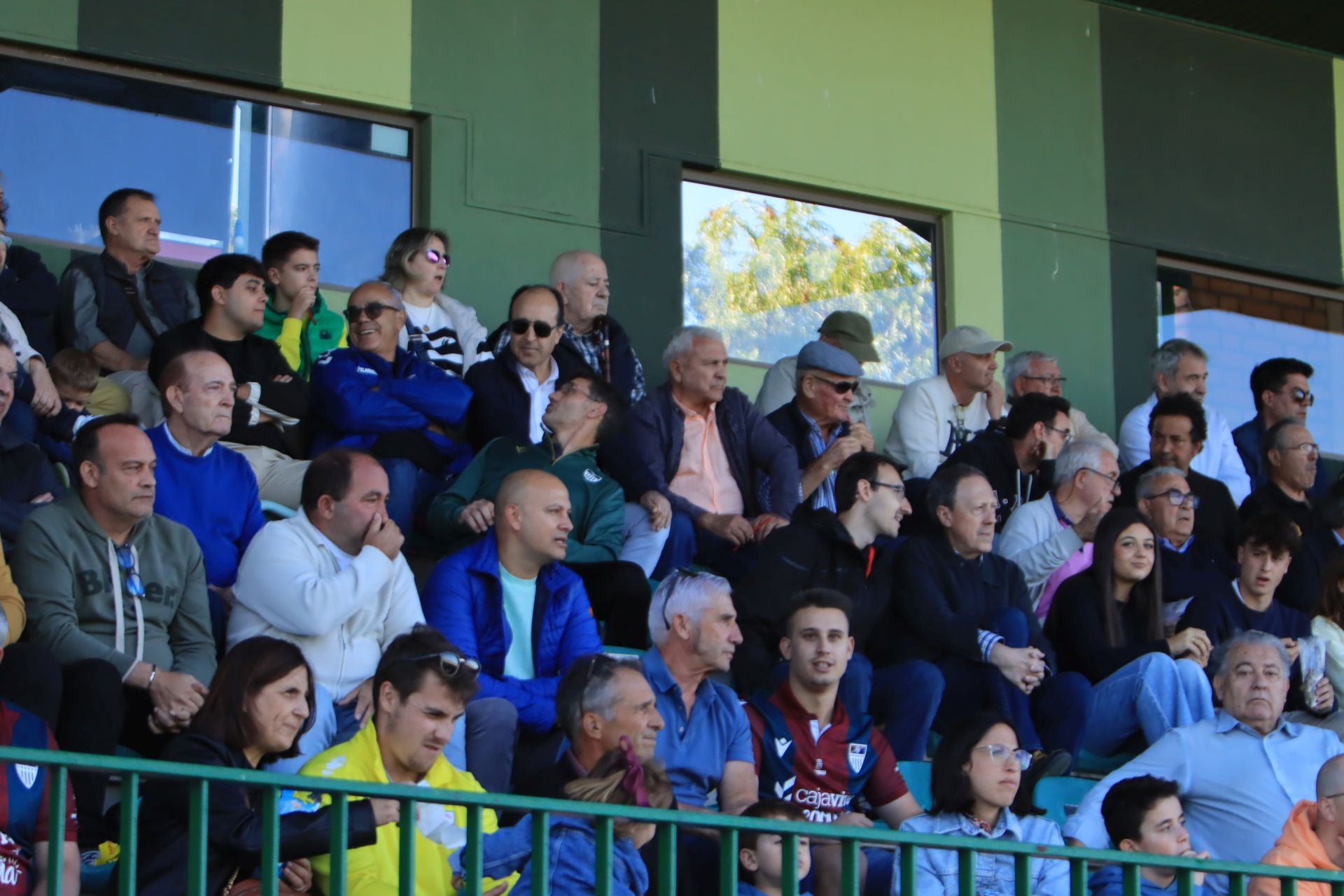 Búscate en las gradas de La Albuera durante el triunfo de la Segoviana