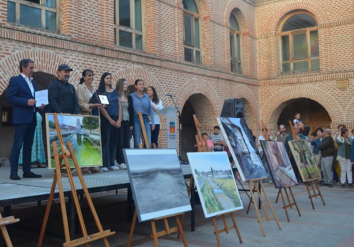 Un momento de la entrega de premios del Certamen de Pintura Rápida.