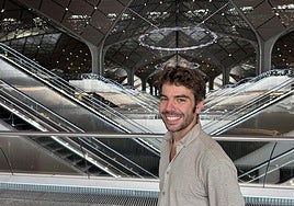 Javier García Hernández en la estación de tren de alta velocidad de Jeddah en la que trabaja