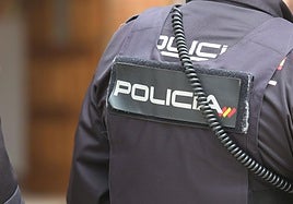 Un grupo de encapuchados propina una brutal paliza a un hombre en Isla Dos Aguas