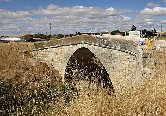 Vista del puente de Valdemudo, en el término de Husillos.