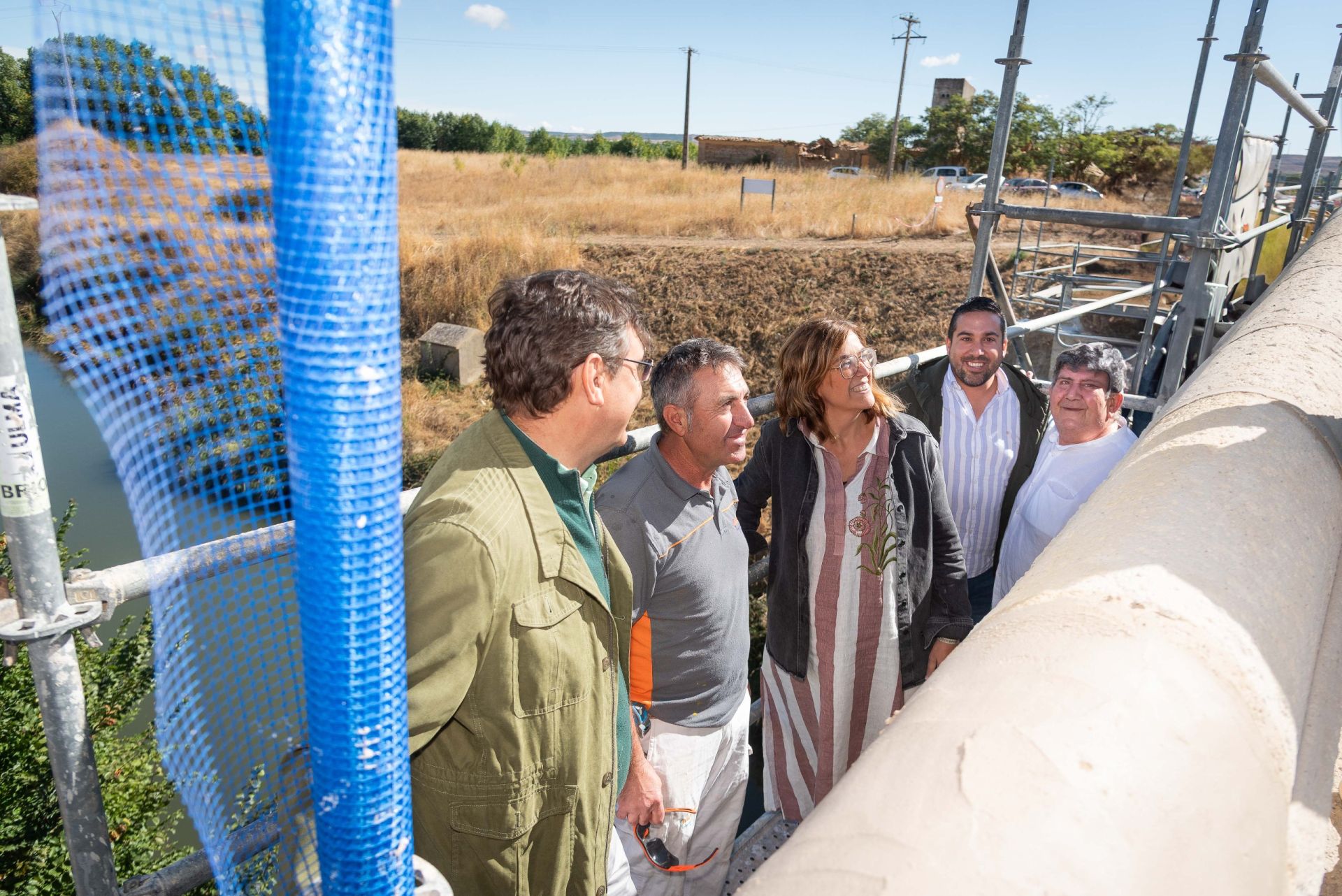 Así se repara el primer puente construido en el Canal de Castilla
