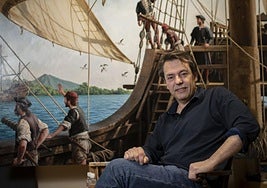 Augusto Ferrer Dalmau ante una de sus obras.