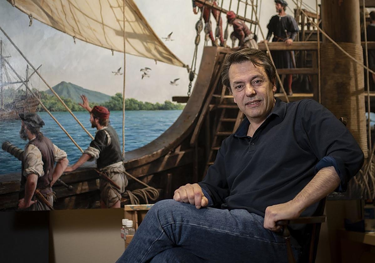 Augusto Ferrer Dalmau ante una de sus obras.