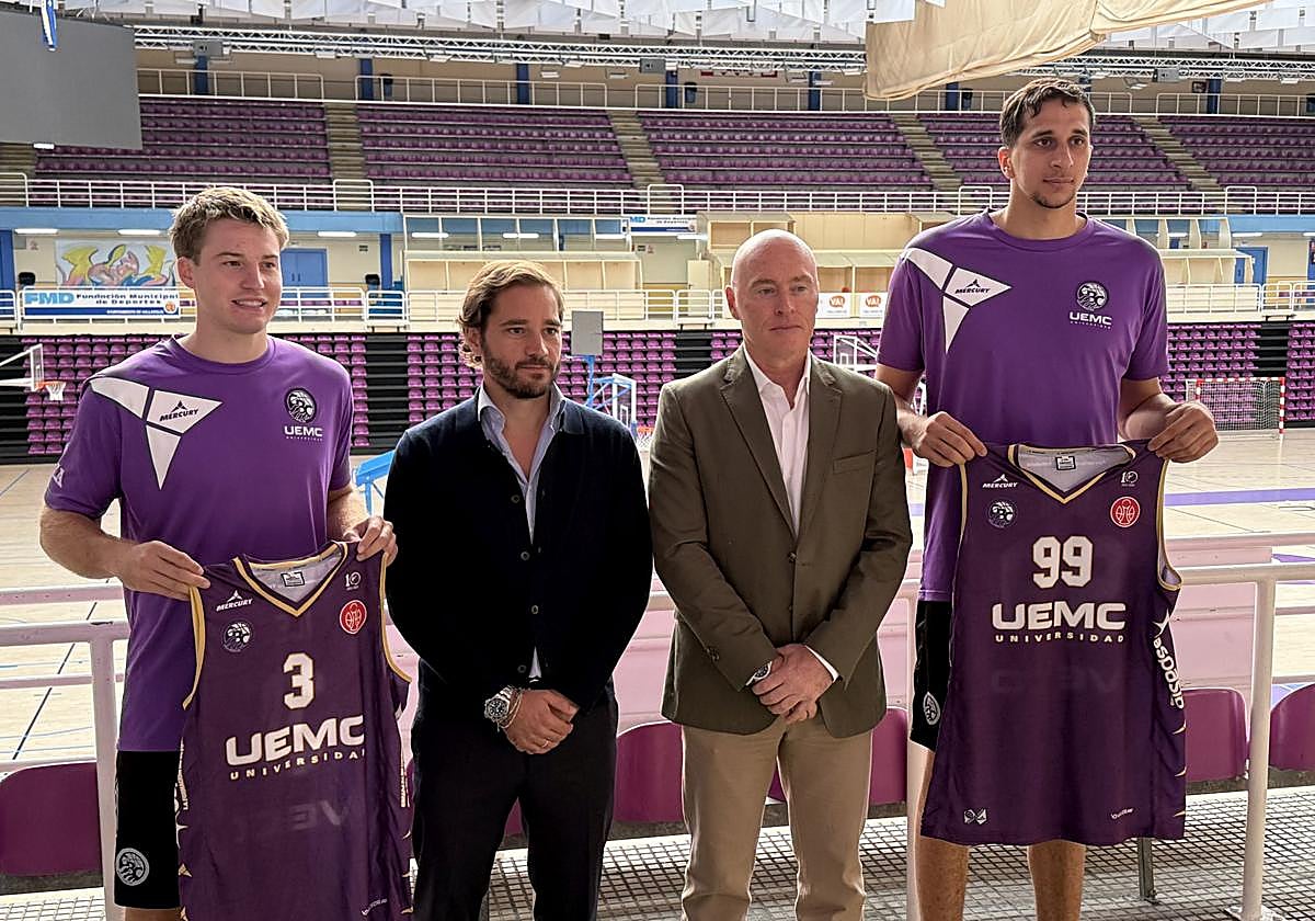 'Ice' Haney, Nacho Pereda, Mike Hansen y Fares Ochi, en la presentación del escolta y el pívot.