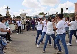 Paloteo de Autilla ante la Virgen.