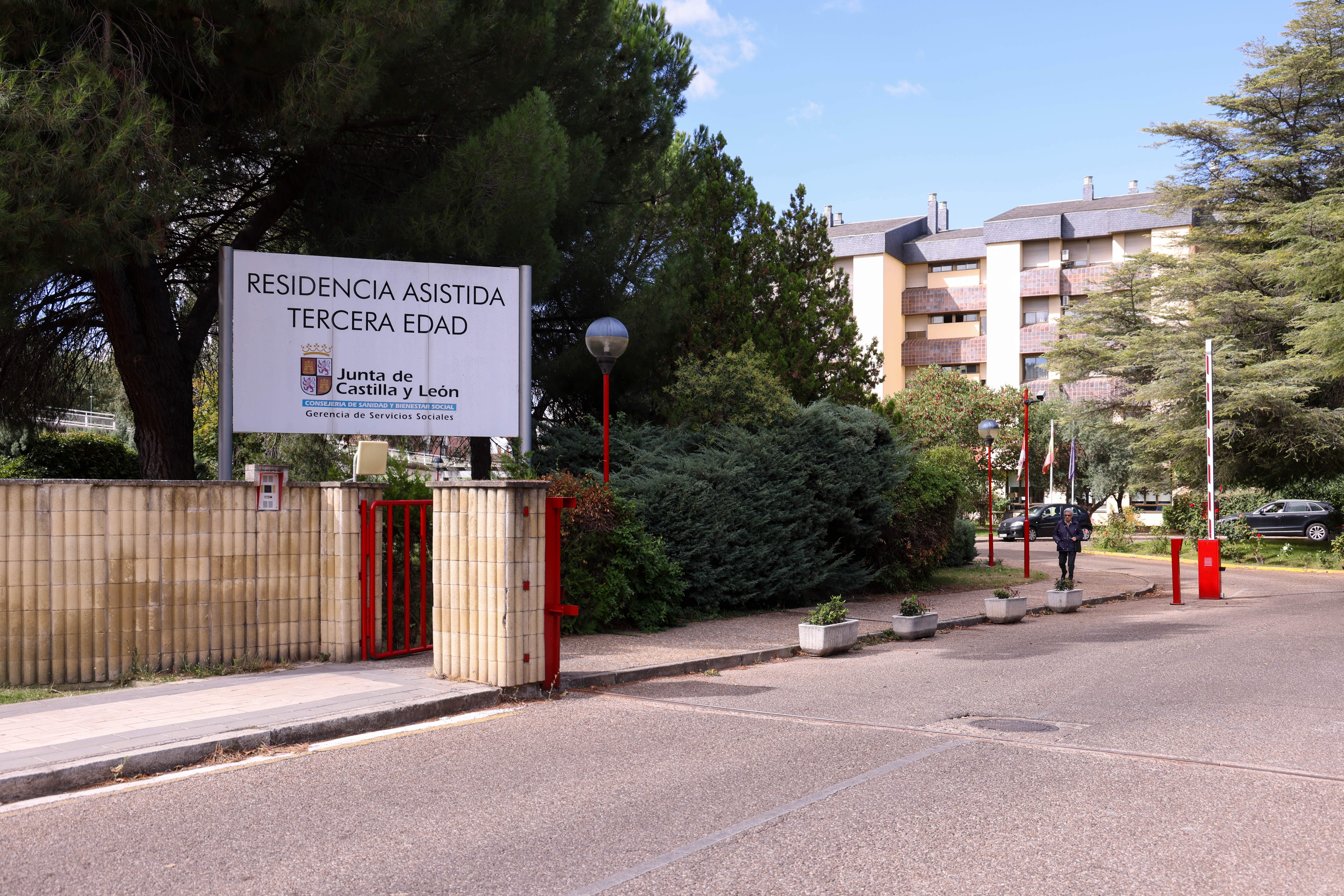 Exterior de la residencia donde tuvo lugar el incendio.