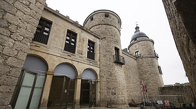 ¿Qué castillo alberga la sede del Archivo General?