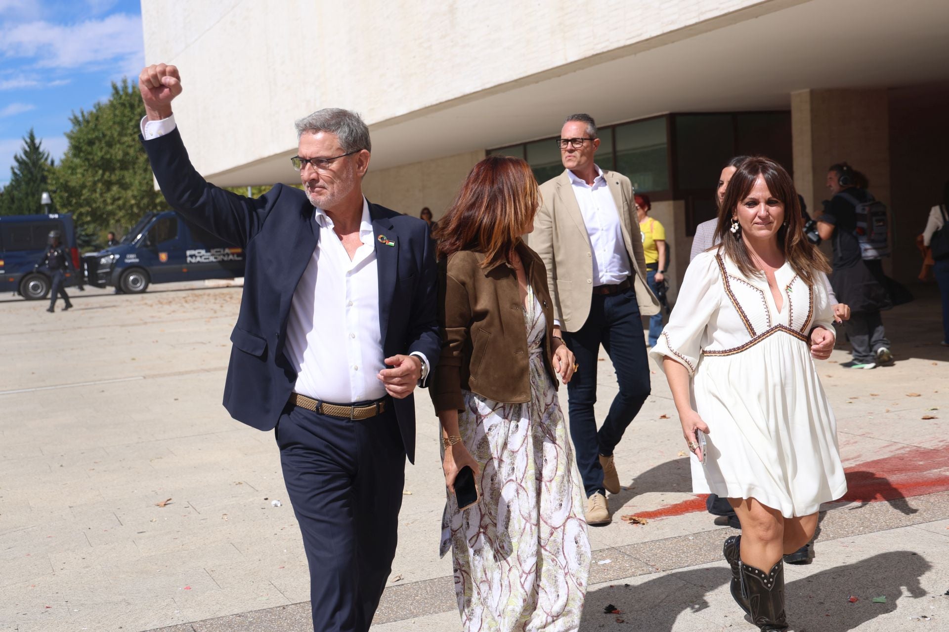 Las imágenes de la protesta de bomberos y forestales en Valladolid