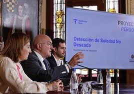 Beatriz Herranz, directora territorial de Telefónica, Jesús Julio Carnero y el concejal Rodrigo Nieto.