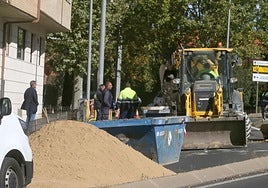 Obras en la glorieta del Espolón, ayer.