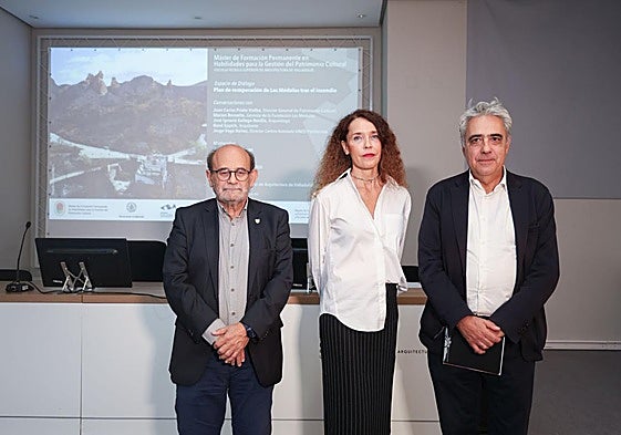 Darío Álvarez, catedrático de Composición Arquitectónica de la UVA; Marian Revuelta, gerente de la Fundación Las Médulas, y Juan Carlos Prieto, director general de Patrimonio de la Consejería de Cultura, en una sala de la Escuela Técnica Superior de Arquitectura de la UVA.