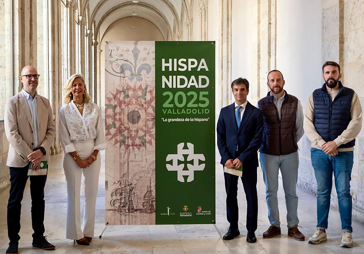 Desde la izquierda, Andrés Abajo, del Instituto de la Lengua, Irene Carvajal, Juan Zapatero, director de la Fundación Castilla y León, y, en el extremo derecho, Emilio Martín, de la Asociación de Hosteleros.