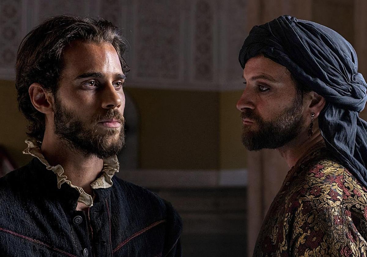 Fotograma de la película 'El cautivo' con los actores Julio Peña (izquierda) y Alessandro Borghi (derecha).