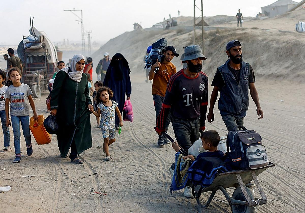 Los desplazados palestinos se dirigen al sur de la Franja para escapar de la ocupación del Ejército hebreo.