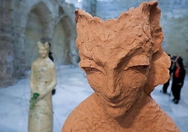 Las 'erguidas' de Chiara Camoni, en la Capilla de los Fuensaldaña.