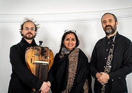 Desde la izquierda, Germán Díaz y su zanfona, Vidya Shah y el oboísta Benxamín Otero.