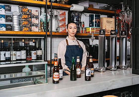 Diferentes variedades de cerveza Mahou en un establecimiento hostelero.