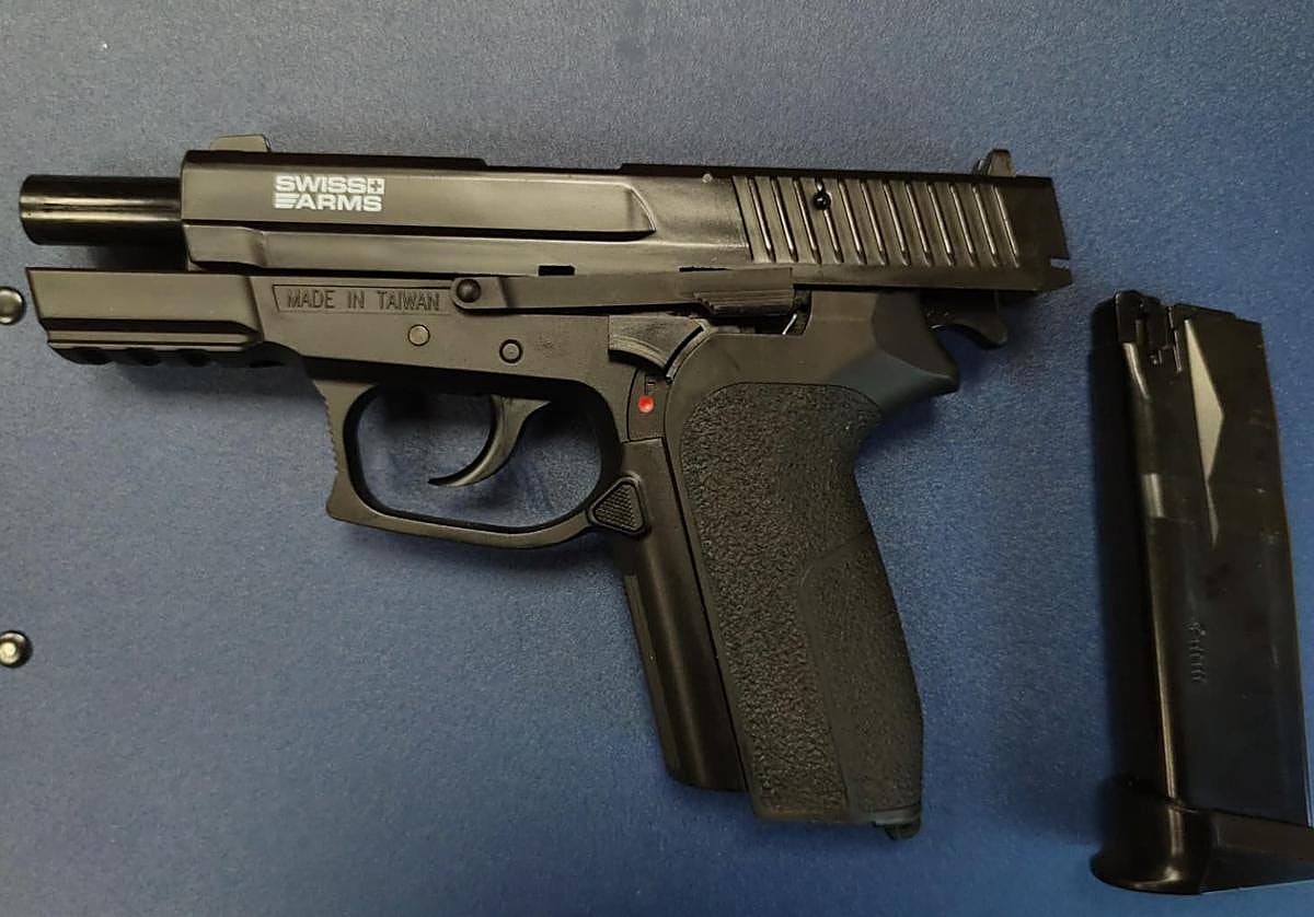 Pistola simulada de bolas que los agentes intervinieron el jueves a un menor en un instituto de Valladolid.