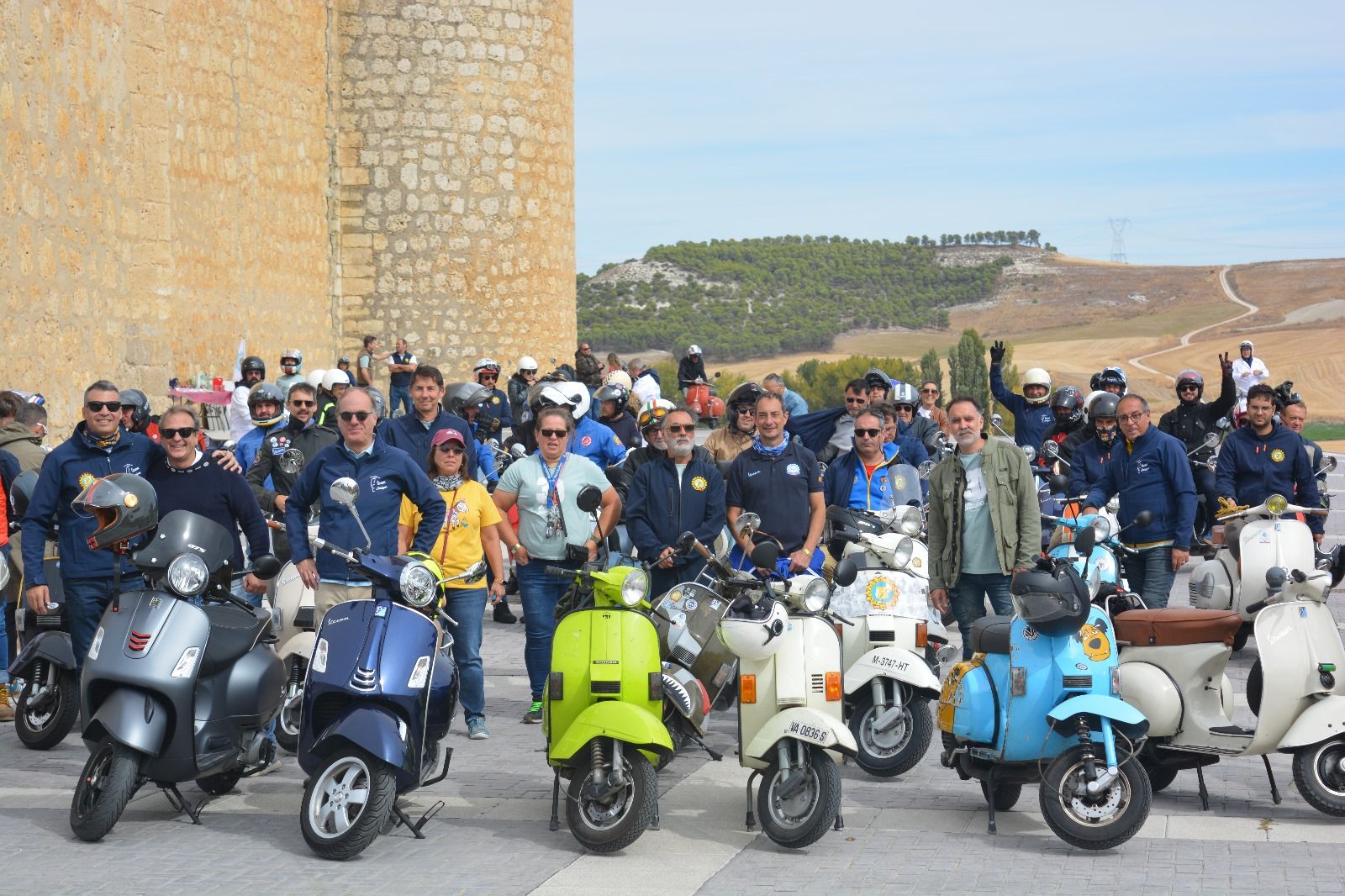 Así ha transcurrido la ruta de scooters y vespas por la provincia