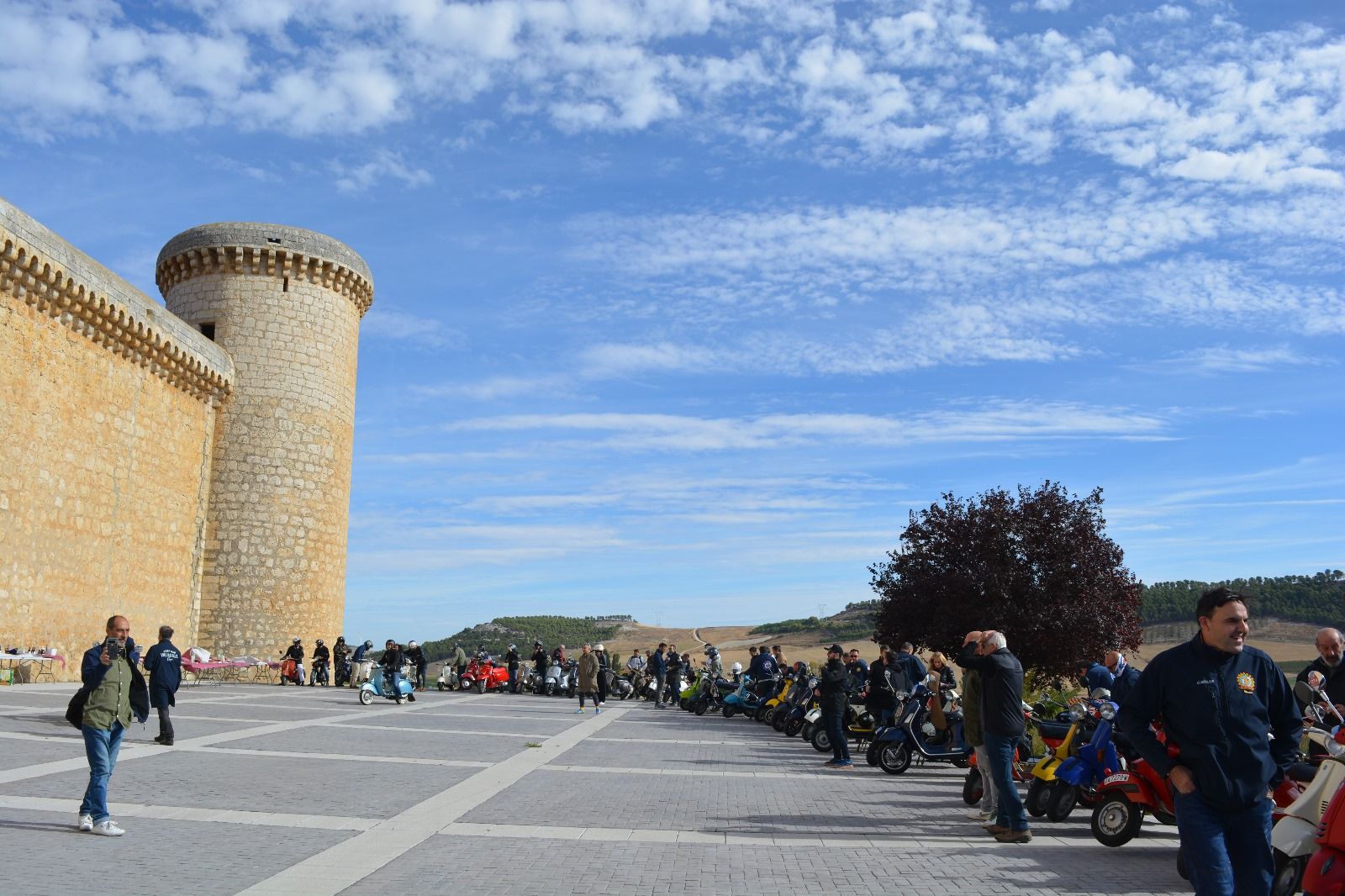 Así ha transcurrido la ruta de scooters y vespas por la provincia