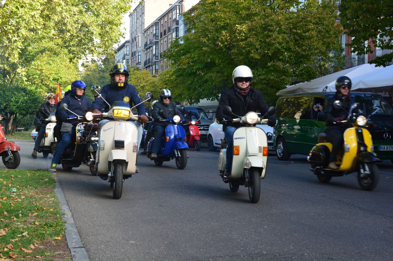 Así ha transcurrido la ruta de scooters y vespas por la provincia