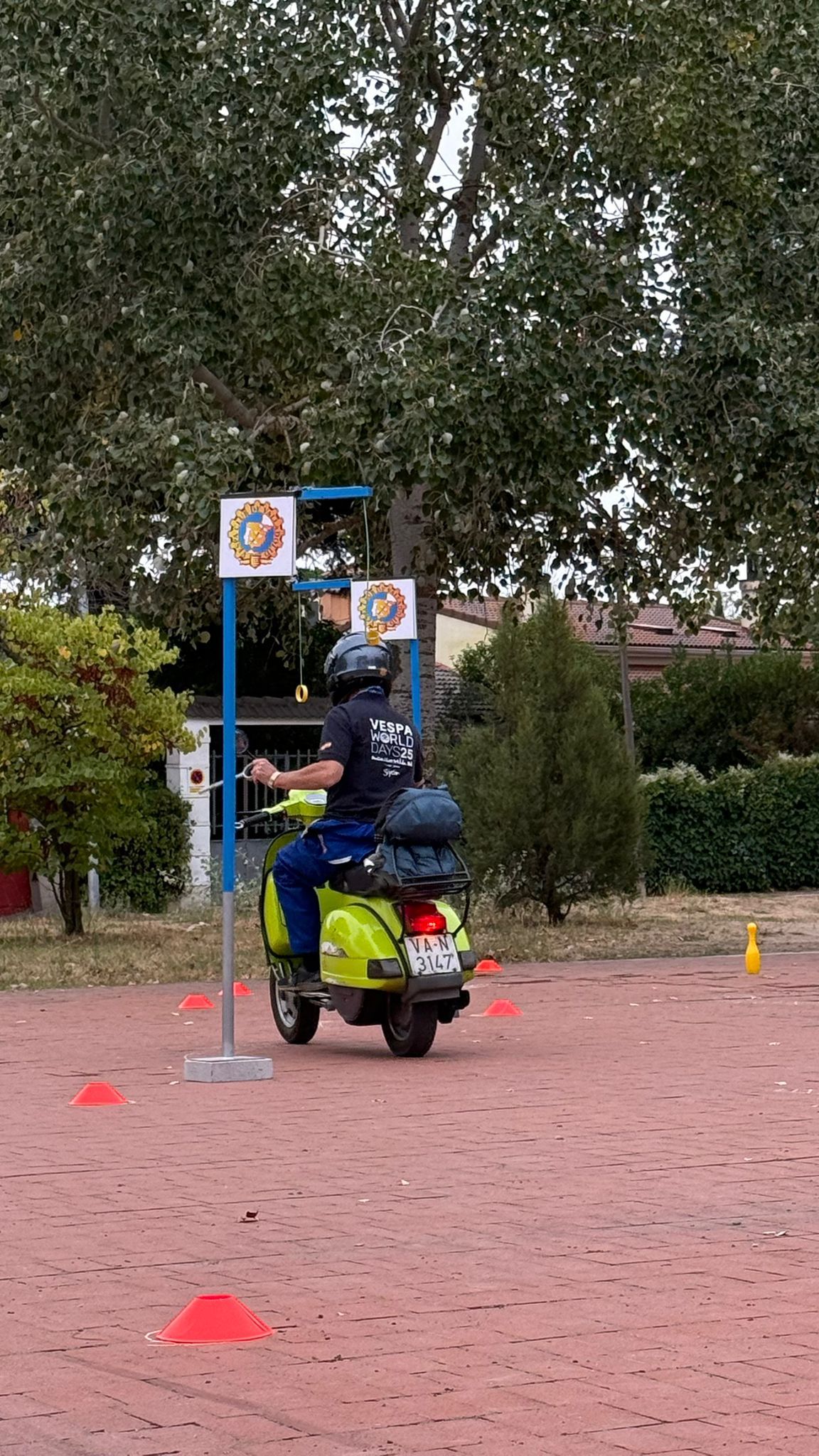 Así ha transcurrido la ruta de scooters y vespas por la provincia