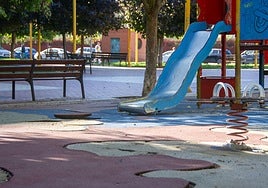 Estado actual del parque infantil de la plaza de la Constitución.