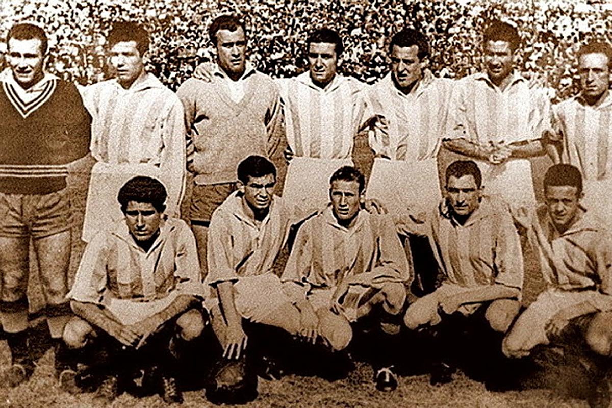 Un equipo blanquivioleta de la temporada 1955-56, prácticamente igual al que derrotó a la Cultural Leonesa, con el único cambio de José Luis en lugar de Gallet. En la fila de pie: Benegas., Domingo, Saso, Tini, Lesmes y Losco. Agachados: Matito, Cerdán, Murillo, José Luis y Valdés.