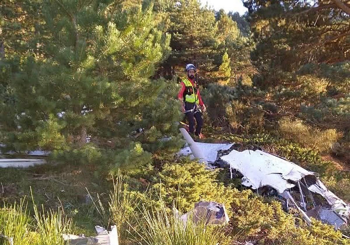 Localización y rescate del piloto y del aeroplano siniestrados. .